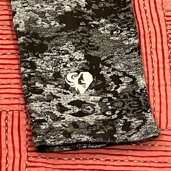 Womens Best brand medium Gray Camouflage Leggings - Picture 15 of 16